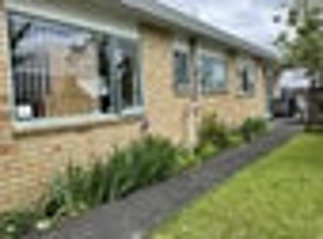 Glen Eden, 3 bedrooms, $630 pw