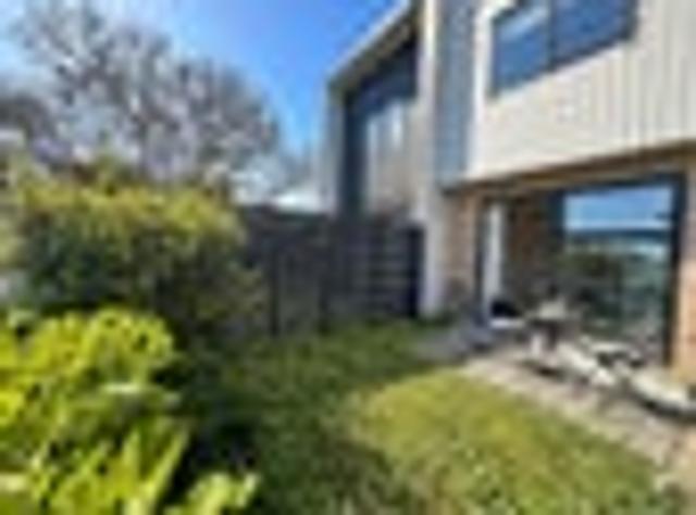 Glen Eden, 2 bedrooms, $570 pw