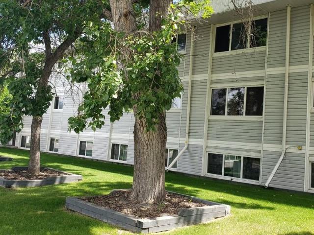 Glencadam Court 2 Bedroom Apartment for Rent at 12325 & 12325 Lansdowne Drive Nw, Edmonton, AB T6H 4L4 Lansdowne