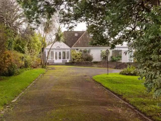 Glenamuck Road North, Foxrock, Dublin 18 is for rent