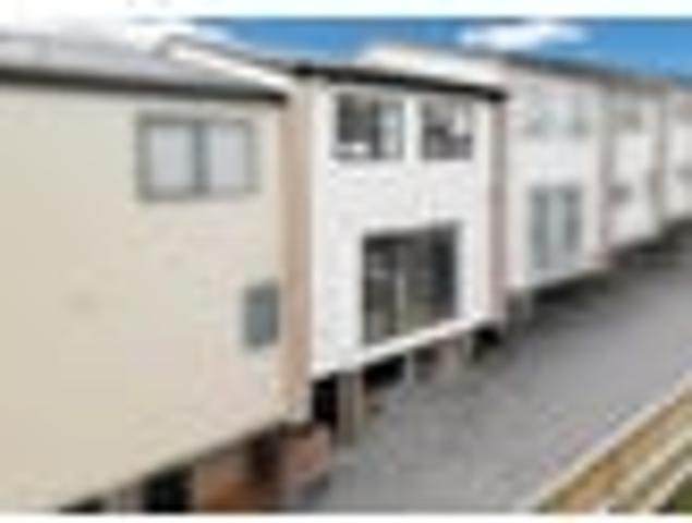 Glenfield, 3 bedrooms, $760 pw