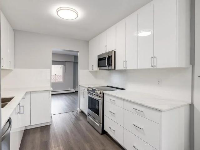 Glenmore Gardens Coach Homes 1 Bedroom Home for Rent at 2105 90 Ave Sw, Calgary, AB T2V 0X5 Palliser