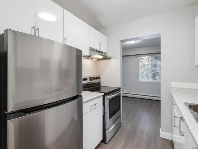 Glenmore Gardens Coach Homes 1 Bedroom Home for Rent at 2105 90 Ave Sw, Calgary, AB T2V 0X5 Palliser