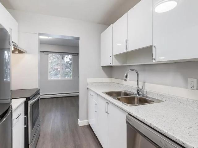 Glenmore Gardens Coach Homes 2 Bedroom Home for Rent at 2105 90 Ave Sw, Calgary, AB T2V 0X5 Palliser
