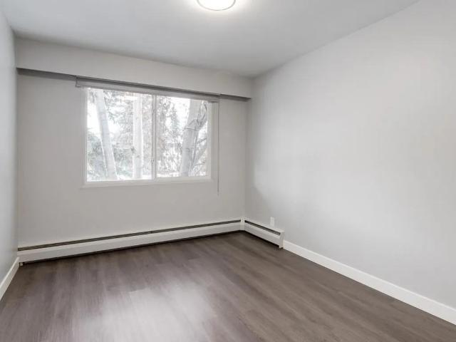 Glenmore Gardens Townhomes & Coach Homes 2 Bedroom Home for Rent at 2105 90 Ave Sw, Calgary, AB T2V 0X5 Palliser