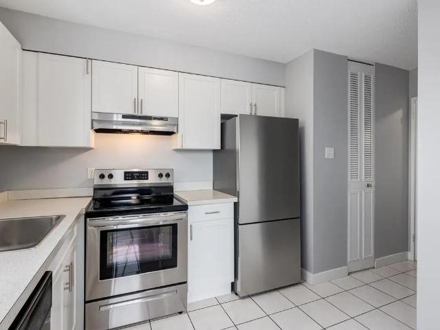 Glenmore Gardens Towers 2 Bedroom Apartment for Rent at 2105 90 Ave Sw, Calgary, AB T2V 0X5 Palliser