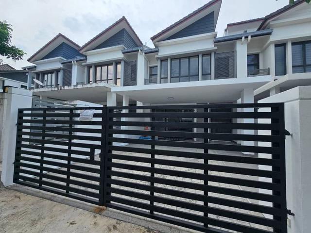 Glenmarie Mount Austin Double Storey Partly Furnished
