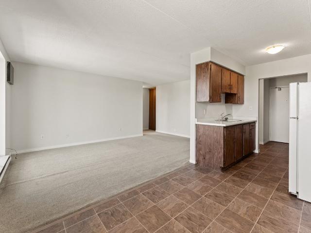 Glenwood Apartments 2 Bedroom Apartment for Rent at 3576 Peter St, Windsor, ON N9C 1J5 Sandwich