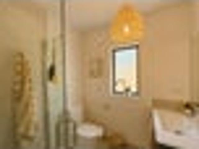 Glenview, 2 bedrooms, $560 pw