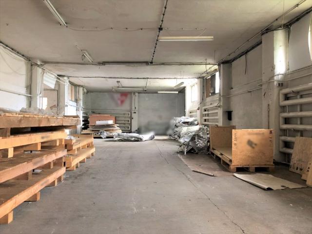 Na sprzedaż hale 2000 m² z dużą działką w Gliwicach