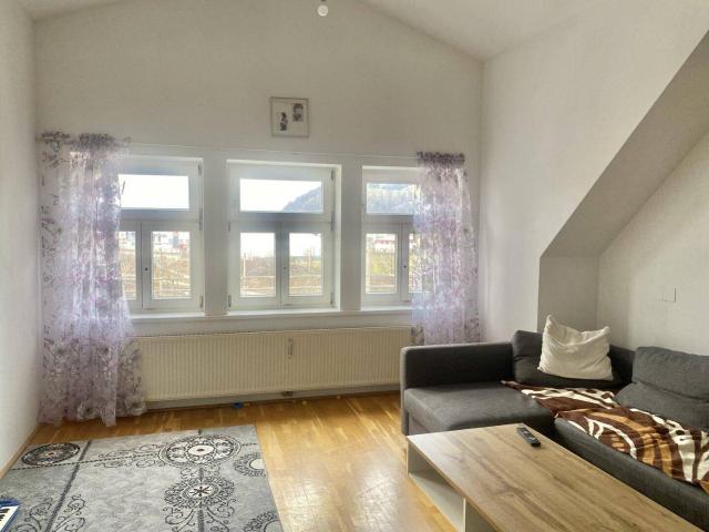 GNIGL/NÄHE ZIB: Geräumige, schöne 3 Zimmer Altbauwohnung, 4. Stock ohne Lift