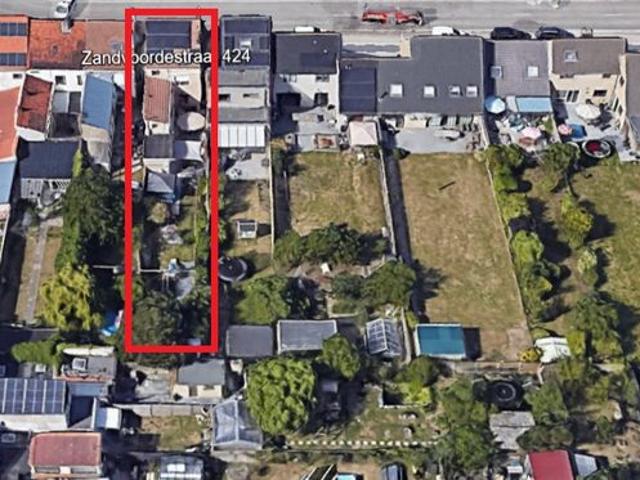 Grote gezinwoning met 4 slaapkamers en grote tuin te Oost.