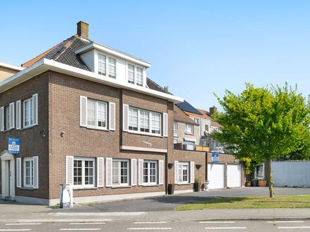 Grote halfopen woning met dubbele garage te Zeebrugge