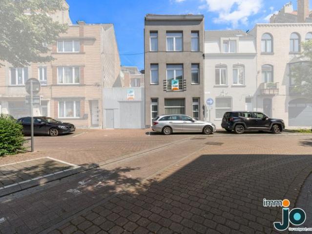 Grote instapklare woning te koop in Oostende met 5 slaapk.