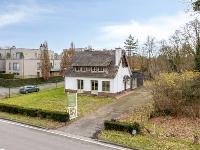 Grotendeels gerenoveerde woning met 5 slaapkamers!