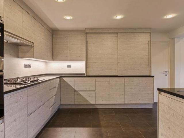 Grotendeels gerenoveerde woning met 3 slaapkamers TE KOOP.