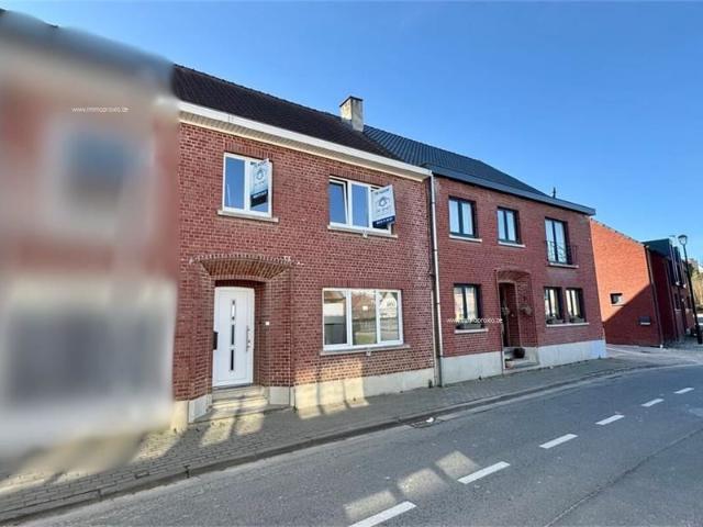 Grotendeels gerenoveerde woning met 3 slks te koop te BRAKEL 9660