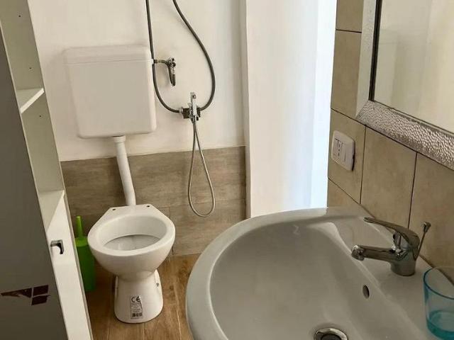 Grotte celoni bilocale arredato con cortile