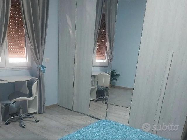 Grotte celoni stanza in appartamento per ragazza