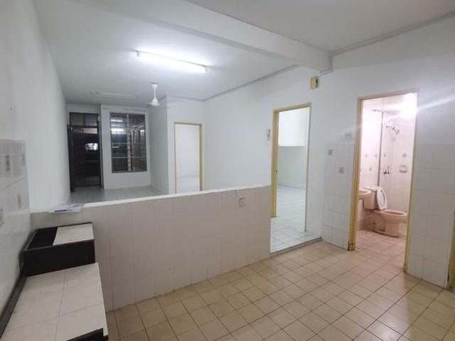 Ground 24x90 Townhouse Bukit Rimau Freehold