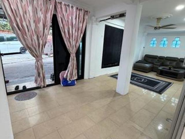 Ground and corner unit townhouse