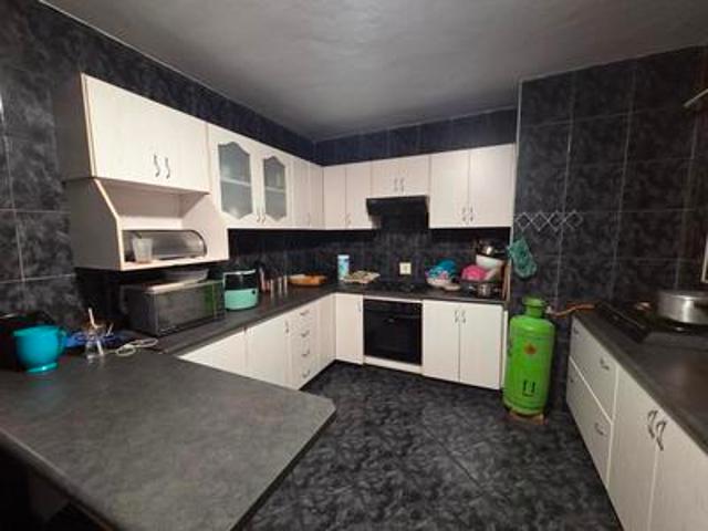 ground floor 3 bedroom 2 bathroom ap.