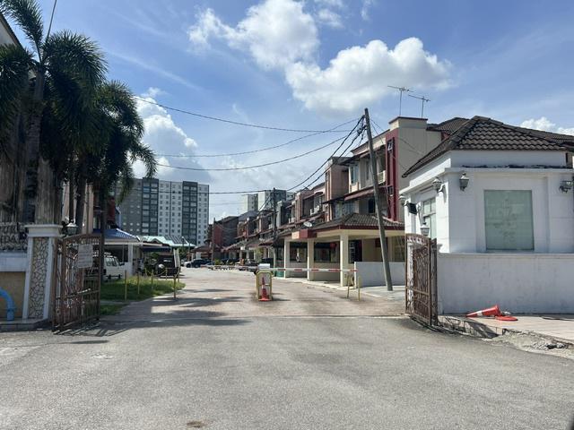 Ground Floor 15 Storey Town House Mawar Indah Raja Uda