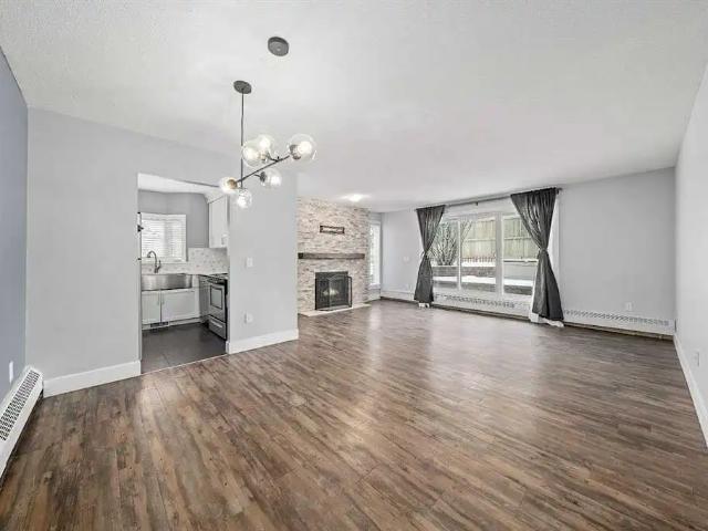 GROUND FLOOR 1 BED CONDO! Private Yard/Patio, Heated Parking, 2 Pets Allowed