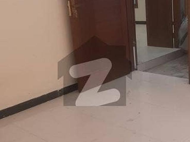 Ground floor 200 yards 3 beds with lounge