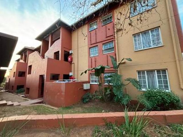 ground floor 2 bedroom corner unit i.
