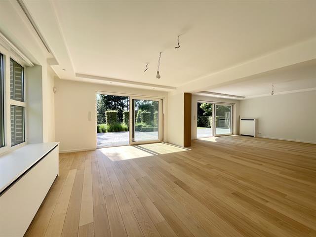 Ground floor 4bed, 3bath, terrace 80m² garden, 2pkg
