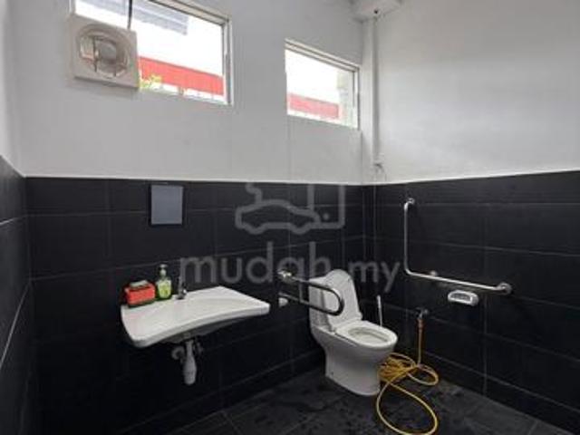 Ground Floor Commercial Shop For Rent, near Jalan macalister 中路
