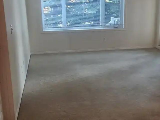 GROUND FLOOR CORNER UNIT WITH SUNROOM