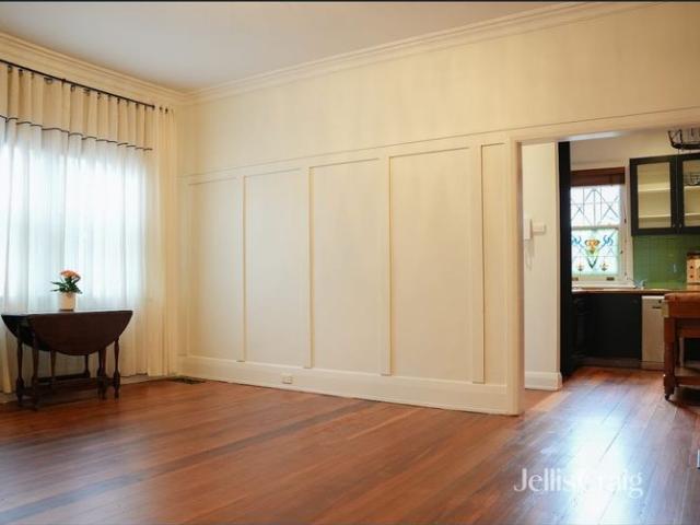 Ground Floor Art Deco One Bedroom Apartment