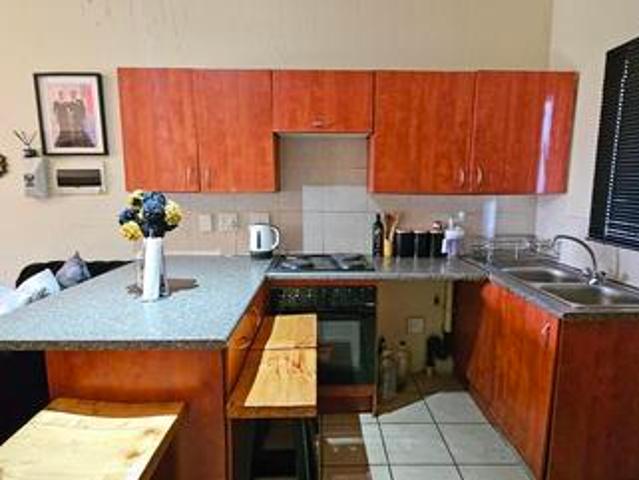 ground floor gem in pebble falls