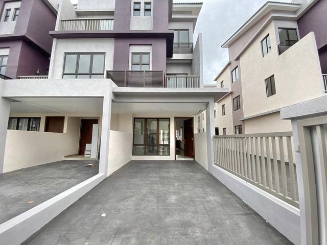 GROUND FLOOR END LOT The Strata Townhouse Bandar Puteri Bangi