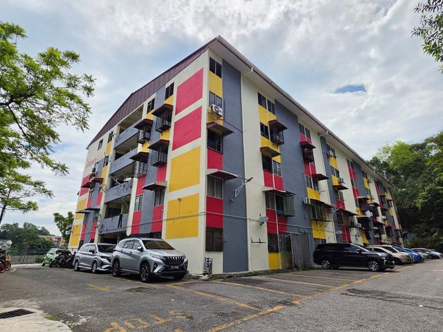 GROUND FLOOR ENDLOT Flat Taman Damai Indah Kajang Selangor