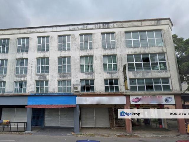 Ground Floor Intermediate For Rent! Located at Stutong
