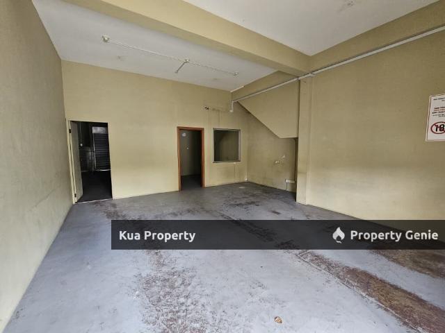 Ground Floor Intermediate Shoplot / Office For Rent! Located at Stutong