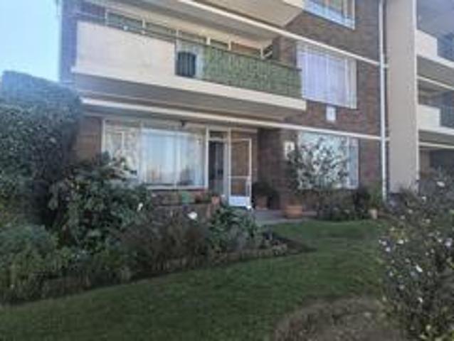 ground floor lakeview 2 bedroom flat.