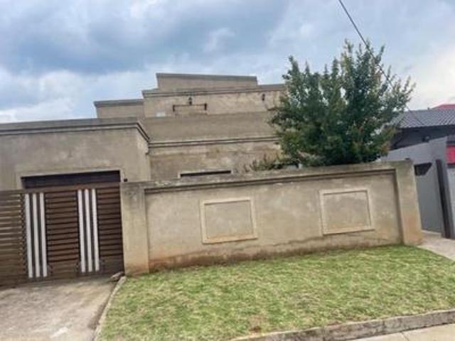 ground floor main house to let