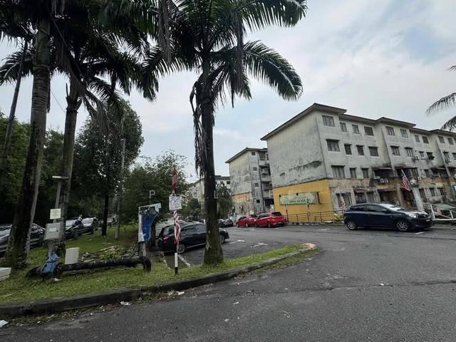 GROUND FLOOR MURAH near LDPPangsapuri Seri Damai Saujana Puchong