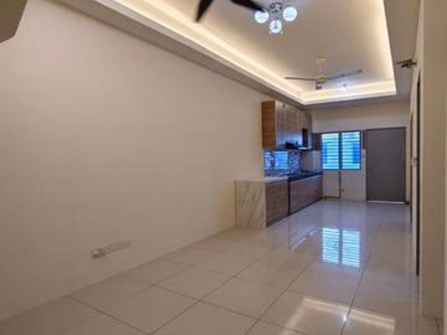 GROUND FLOOR MURAH Townhouse Simfoni Perdana Puncak Alam FOR SALE