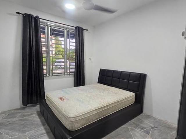 Ground Floor Nice Reno Facing carpark