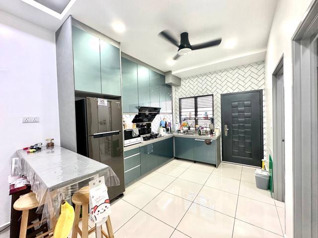 Ground Floor Nicely Renovated Townhouse Simfoni Perdana Puncak Alam