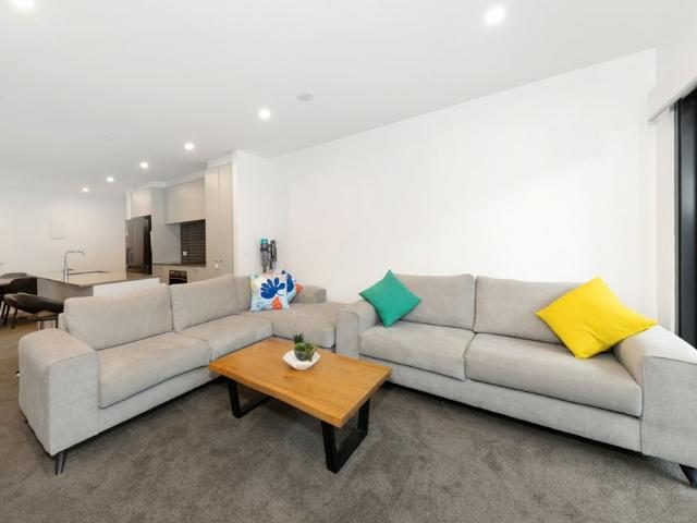 Ground Floor Stunning Two Bedroom Apartment In Prime Location