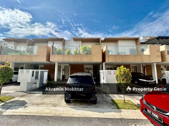GROUND FLOOR, RENOVATED & PARTIALLY FURNISHED | Townhouse Case Bluebell, Cybersouth