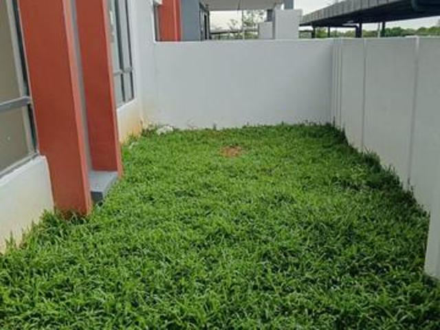 Ground floor with garden unit 3 carparks E island lake heaven Puchong