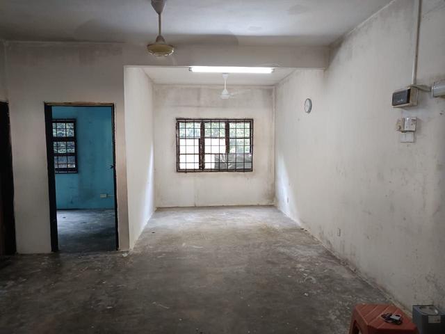 GROUND FLOOR WITH STRATA TITLE Apartment Semambu Kuantan