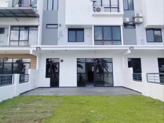 Ground Floor TOWNHOUSE LAKE VIEW Puchong